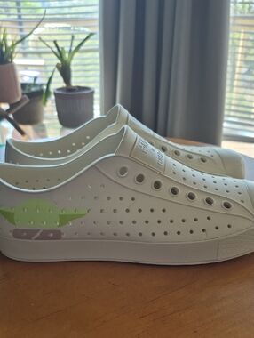 Native x Star Wars Grogu Slip-On Sneakers in Cream. W10/M8. NWOT